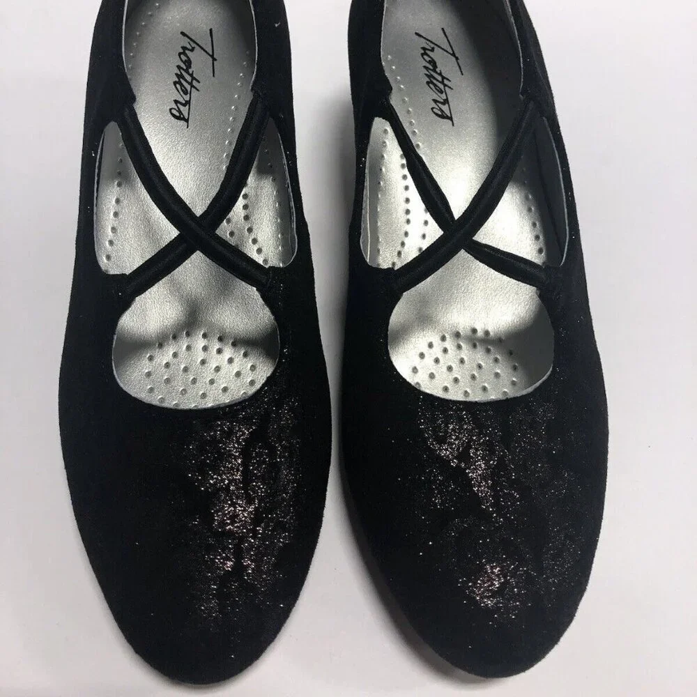 Trotters Women’s Jamie, Black Dress Pumps, Size 5.5M